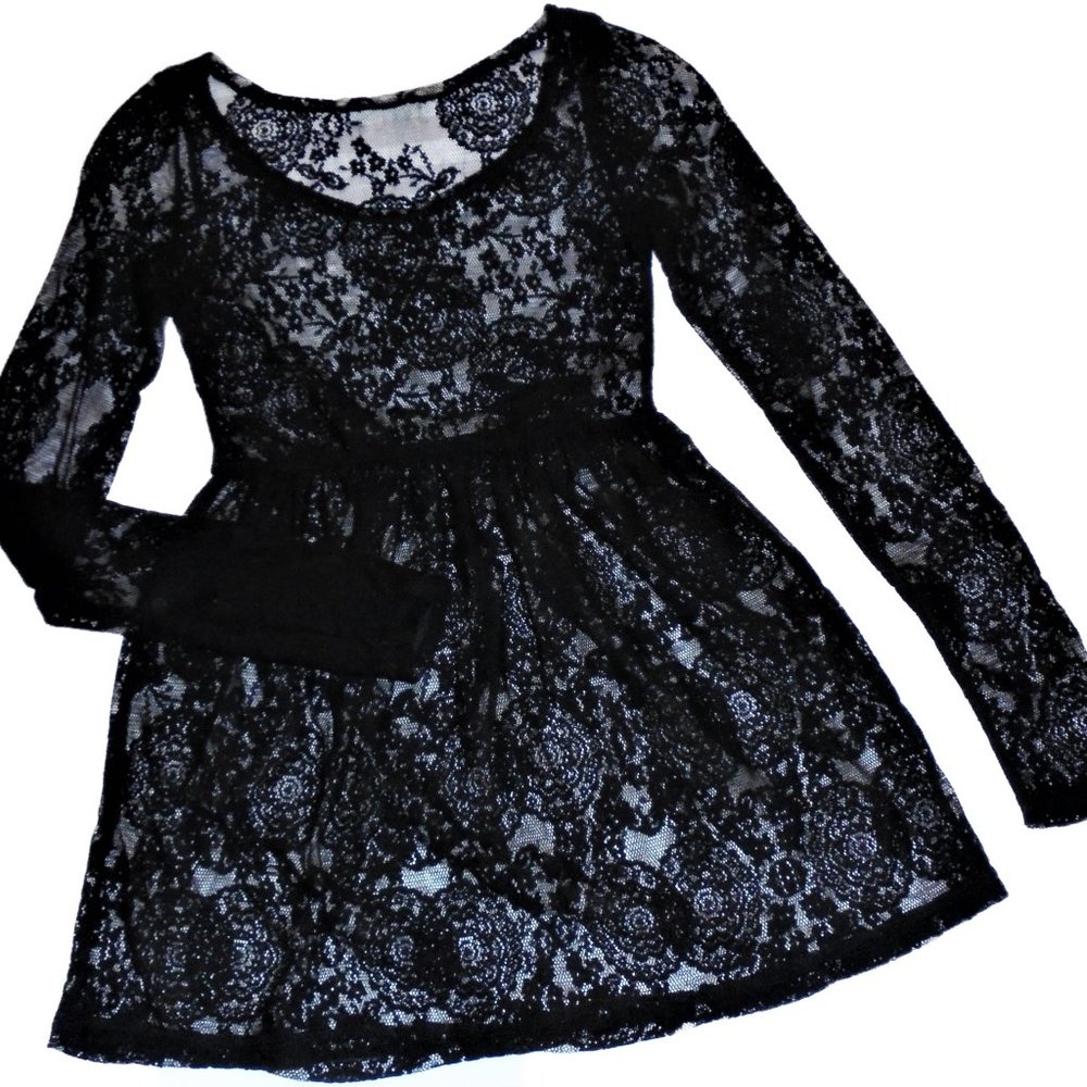 Blouse NEW Top Lace Black Sheer long sleeve